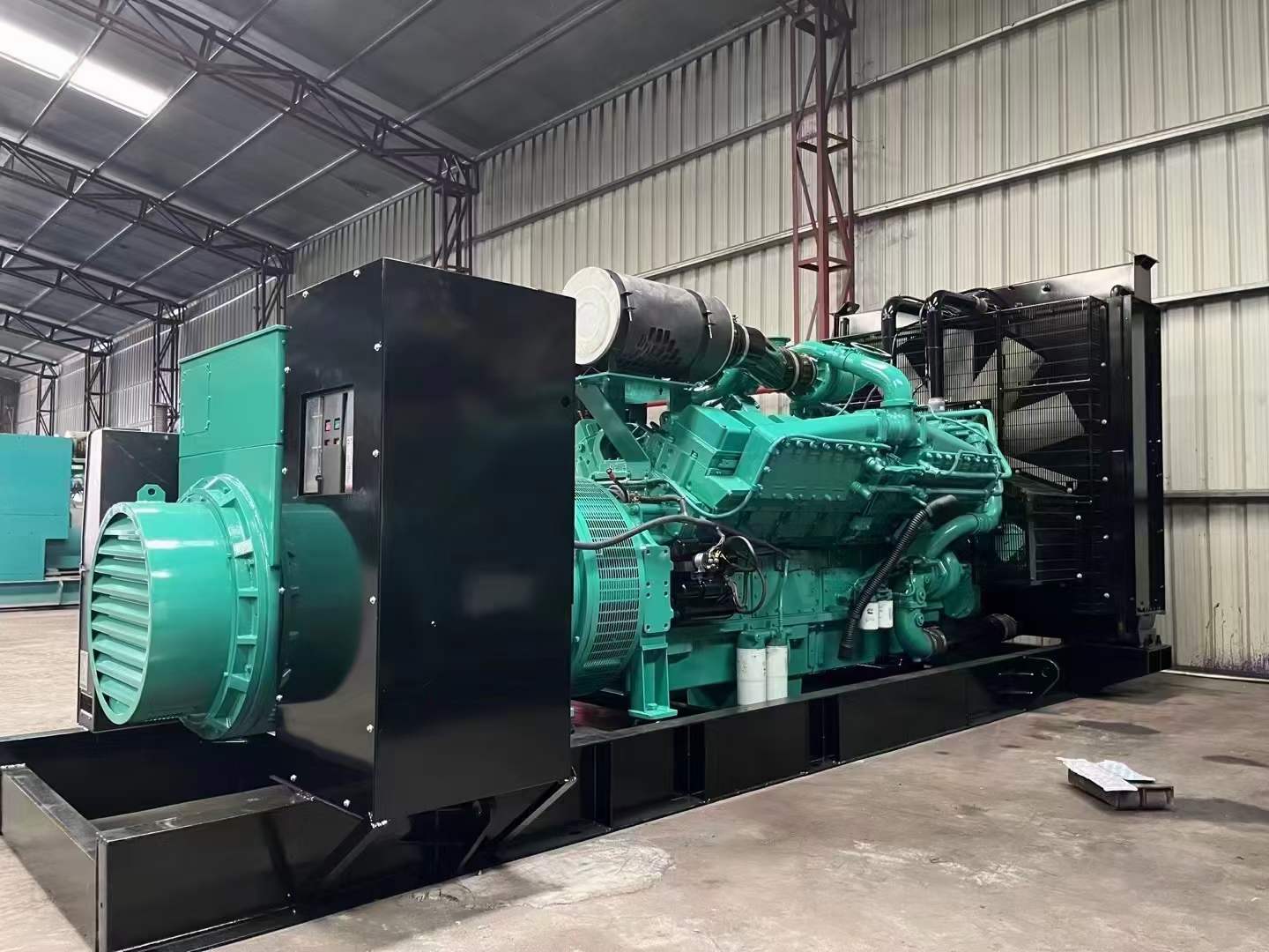 覃塘如何降低 800kW 柴油发电机输出电流的波动？