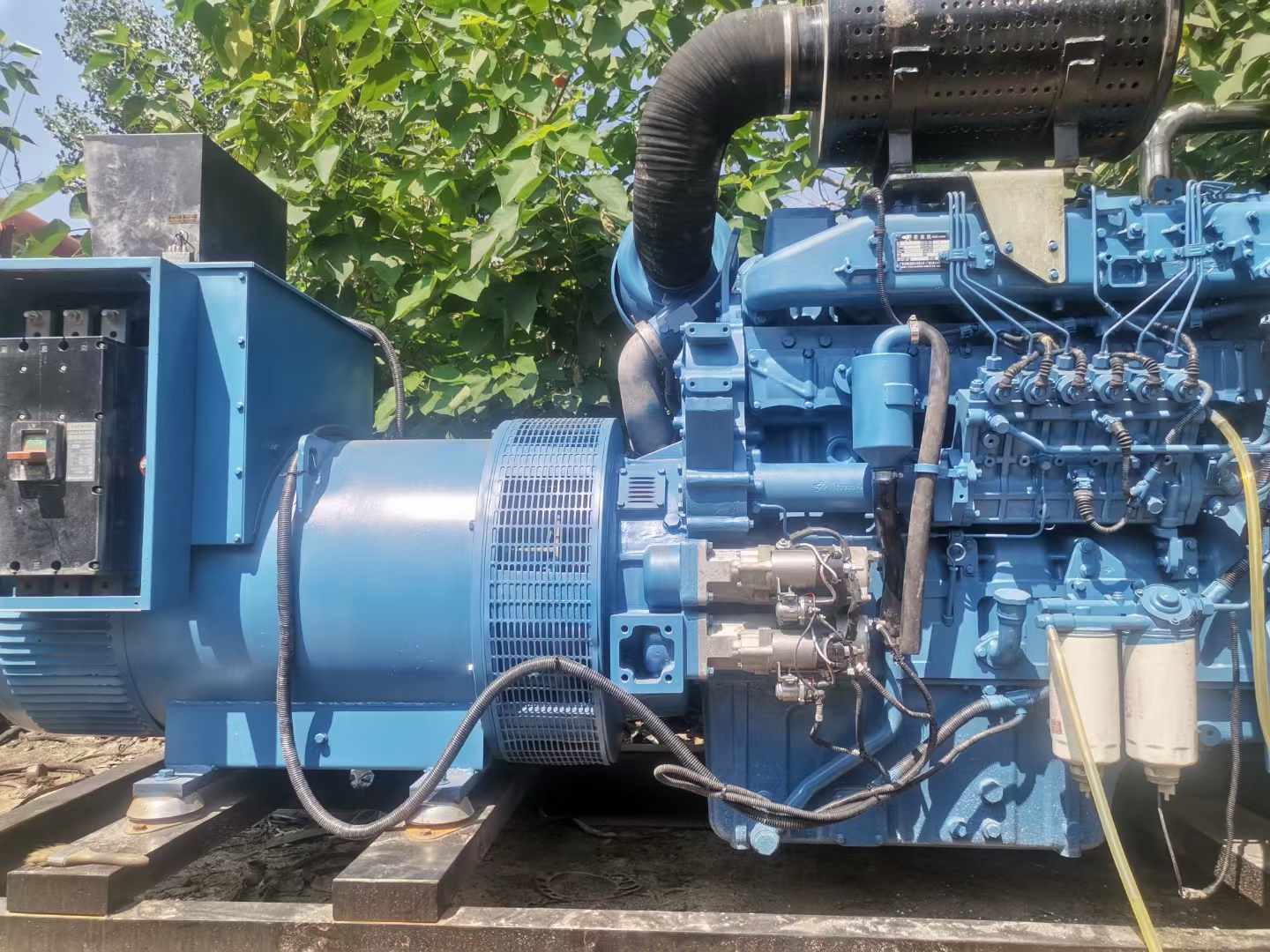 覃塘详细说明降低 800kW 柴油发电机输出电流波动的方法
