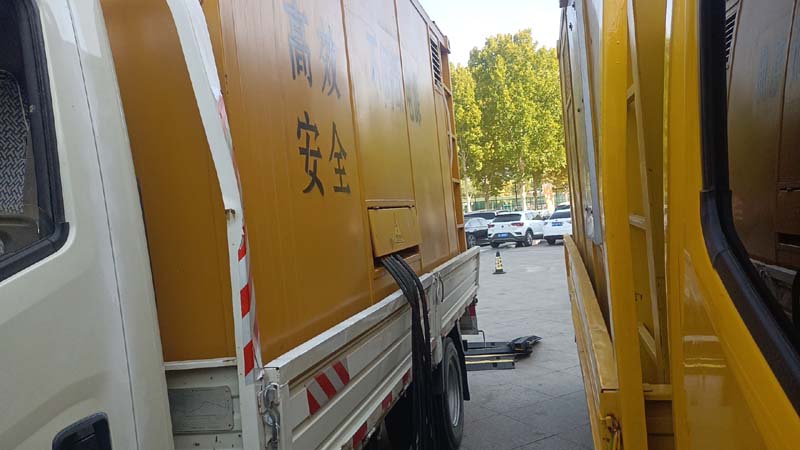 覃塘如何判断柴油发电机组和UPS电源的切换时间是否符合要求？